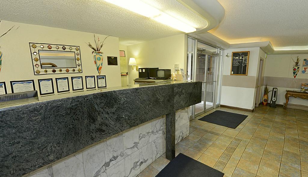 Howard Johnson By Wyndham Saint Joseph Benton Harbor Bagian luar foto