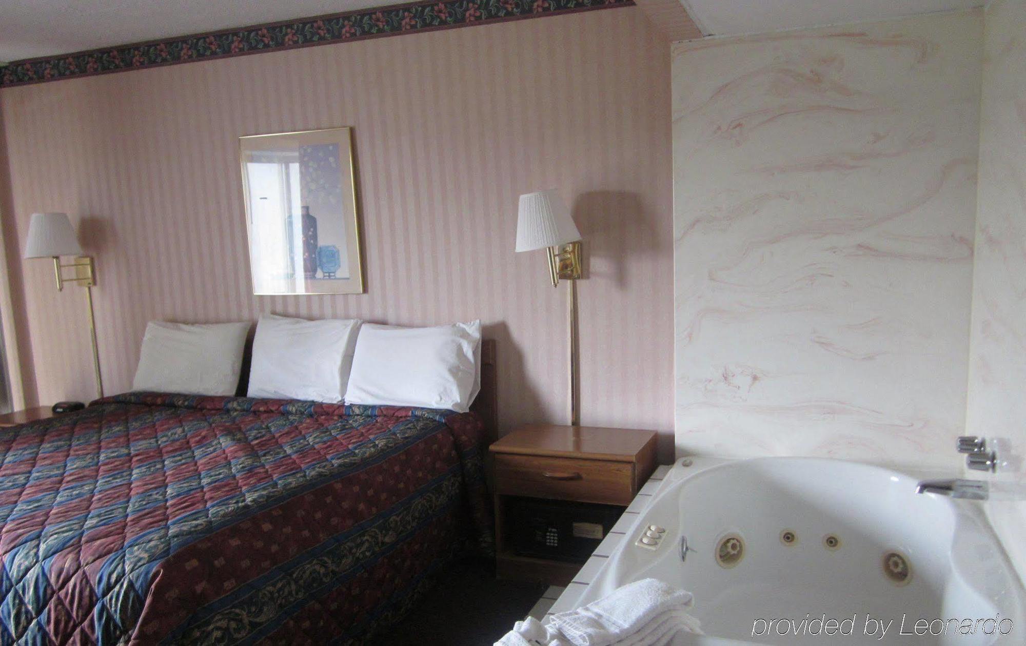 Howard Johnson By Wyndham Saint Joseph Benton Harbor Ruang foto