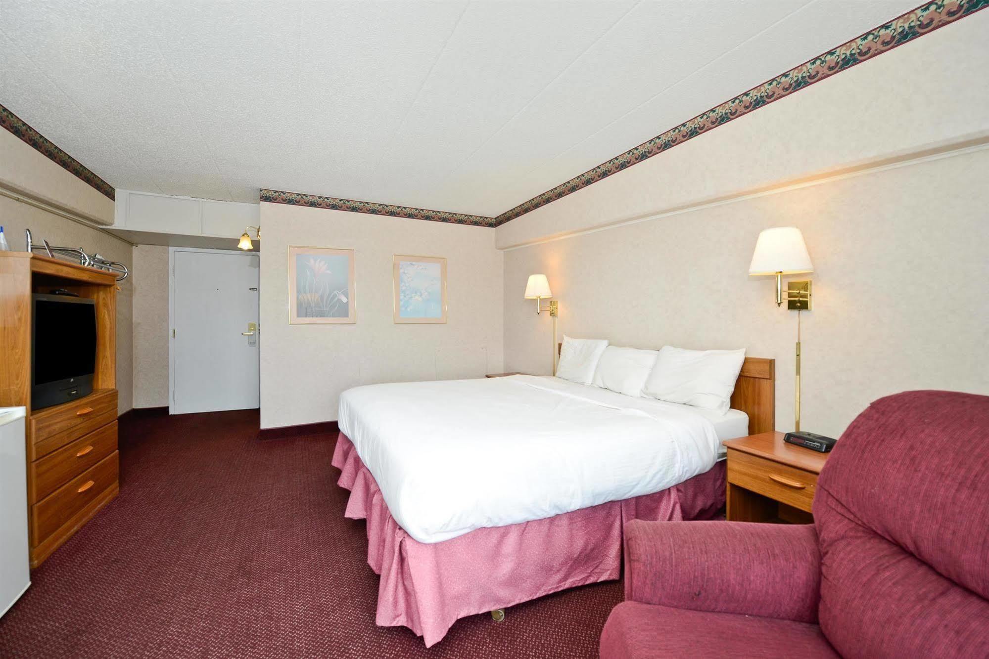Howard Johnson By Wyndham Saint Joseph Benton Harbor Ruang foto