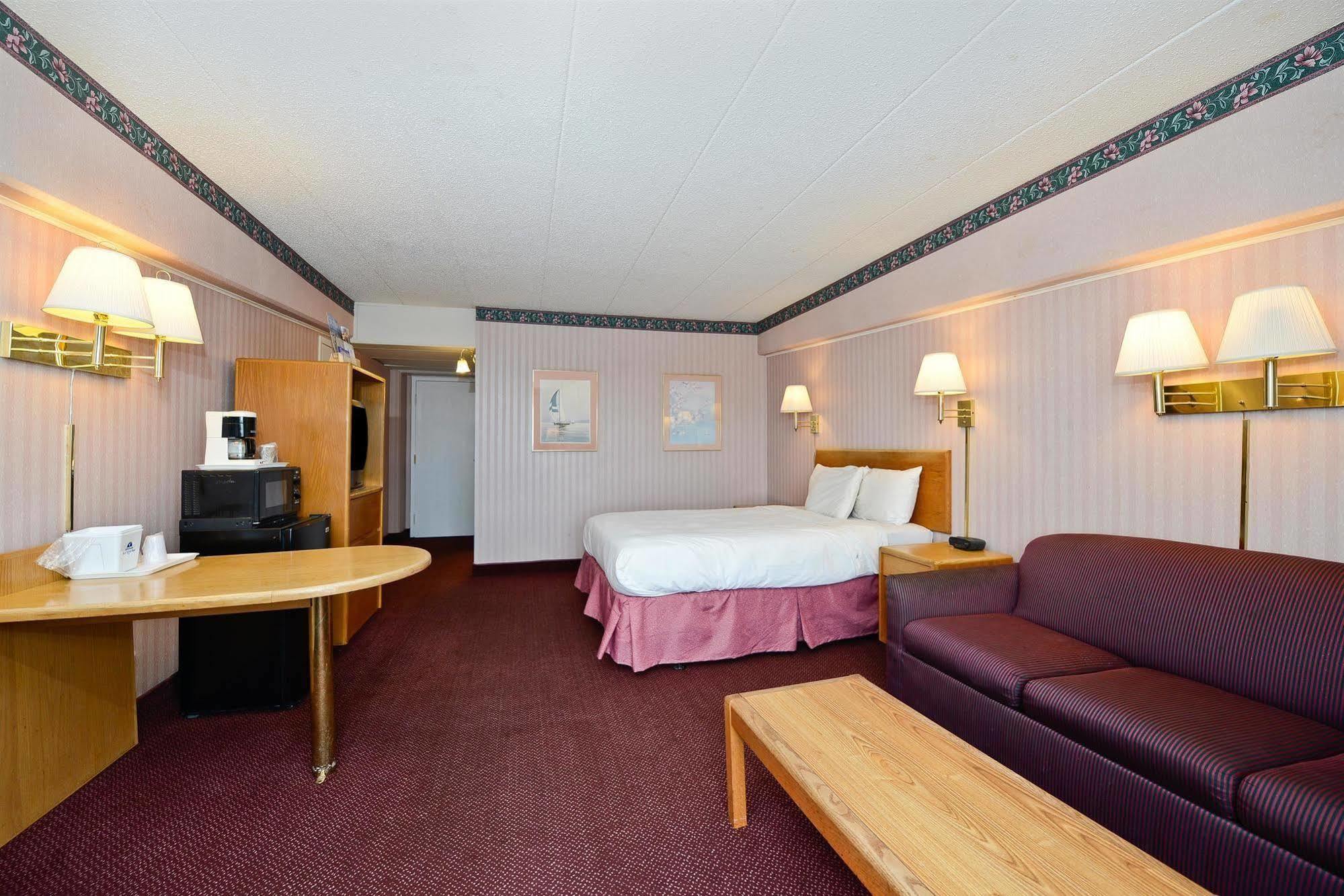 Howard Johnson By Wyndham Saint Joseph Benton Harbor Ruang foto