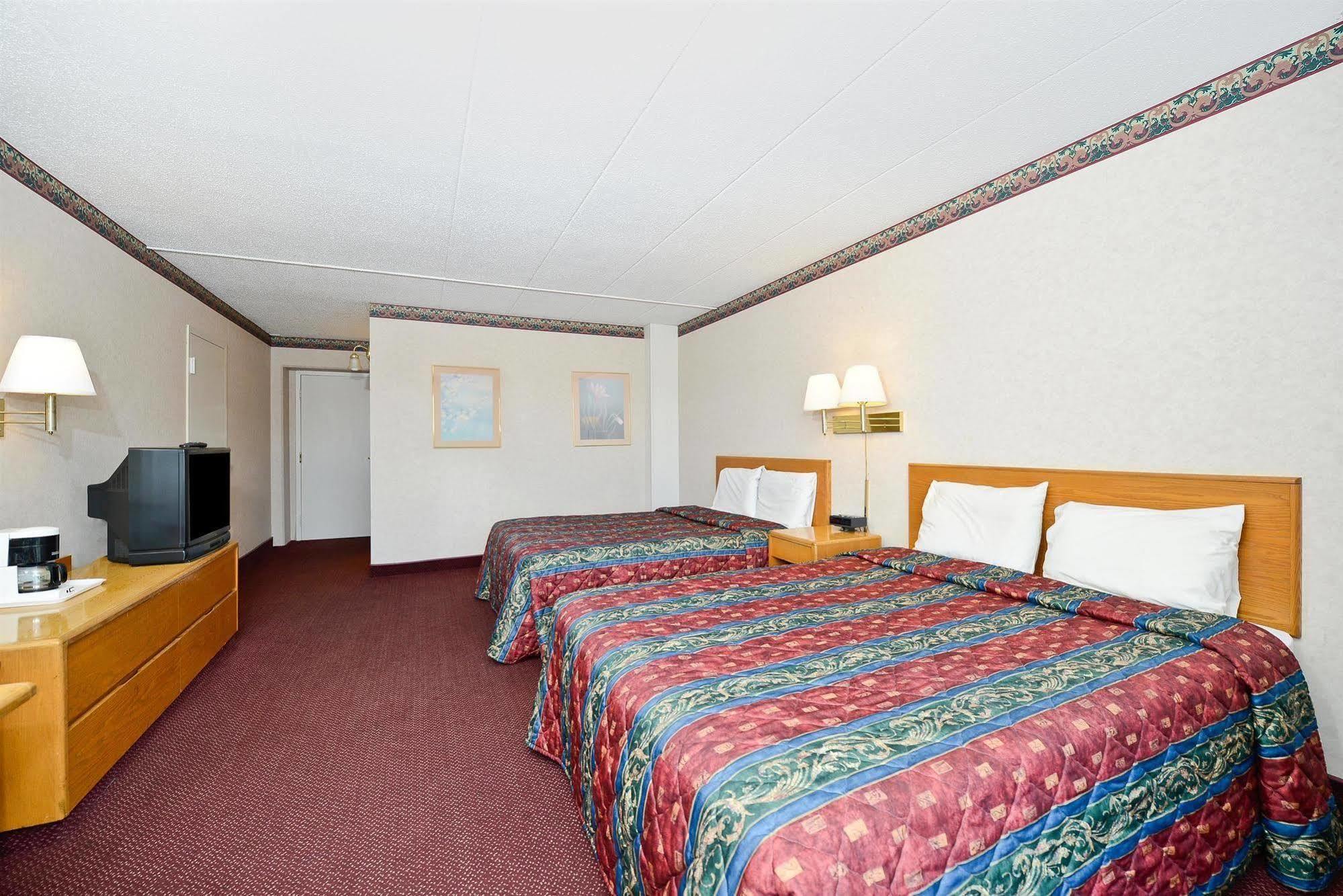 Howard Johnson By Wyndham Saint Joseph Benton Harbor Ruang foto