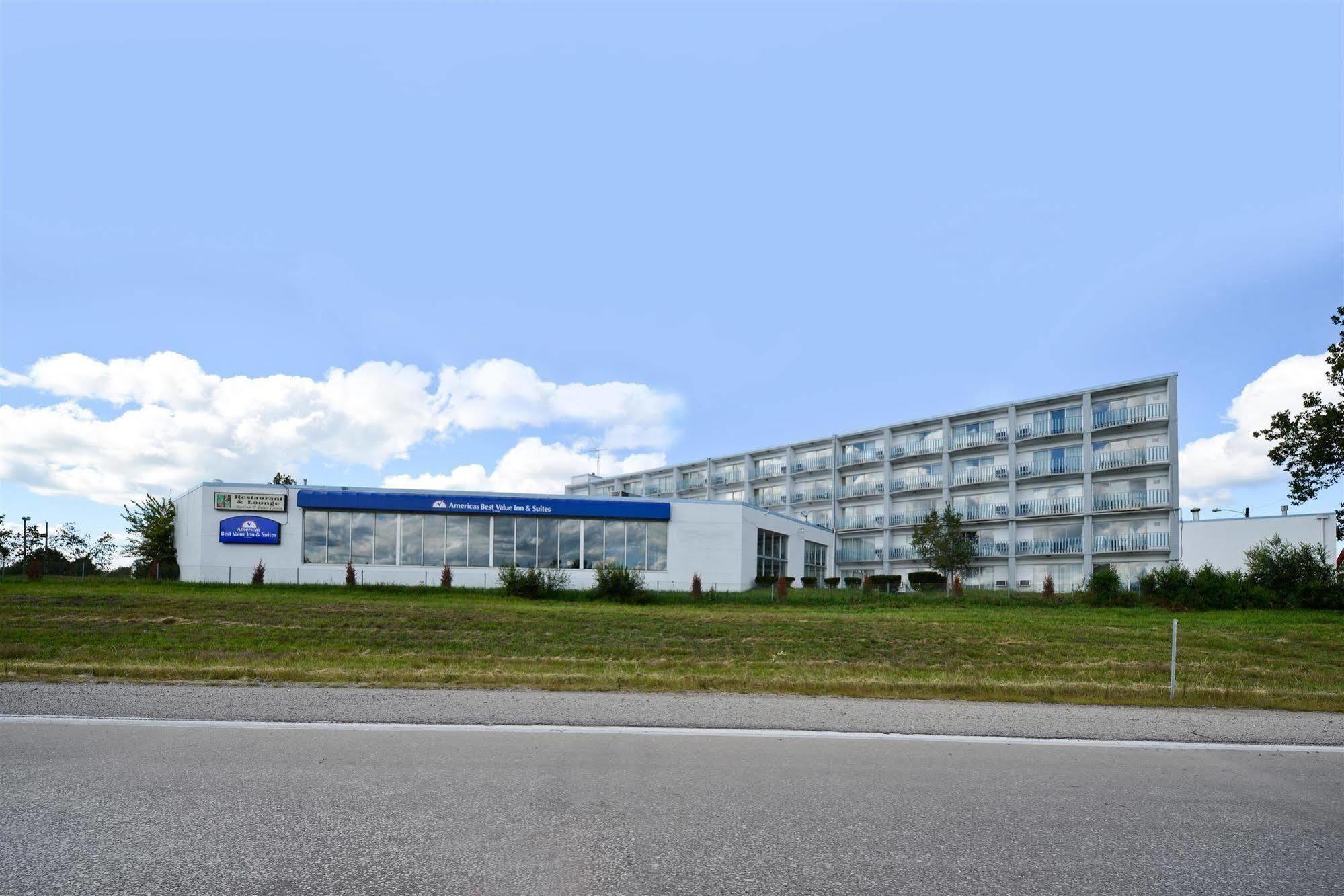 Howard Johnson By Wyndham Saint Joseph Benton Harbor Bagian luar foto
