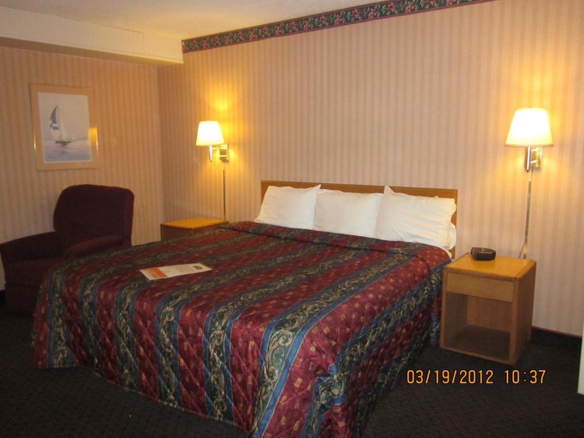 Howard Johnson By Wyndham Saint Joseph Benton Harbor Ruang foto