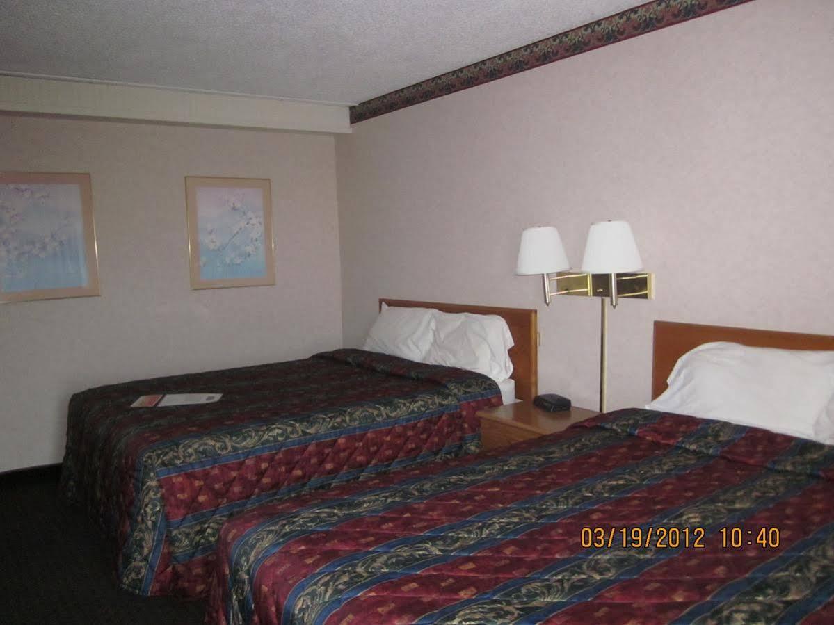 Howard Johnson By Wyndham Saint Joseph Benton Harbor Ruang foto