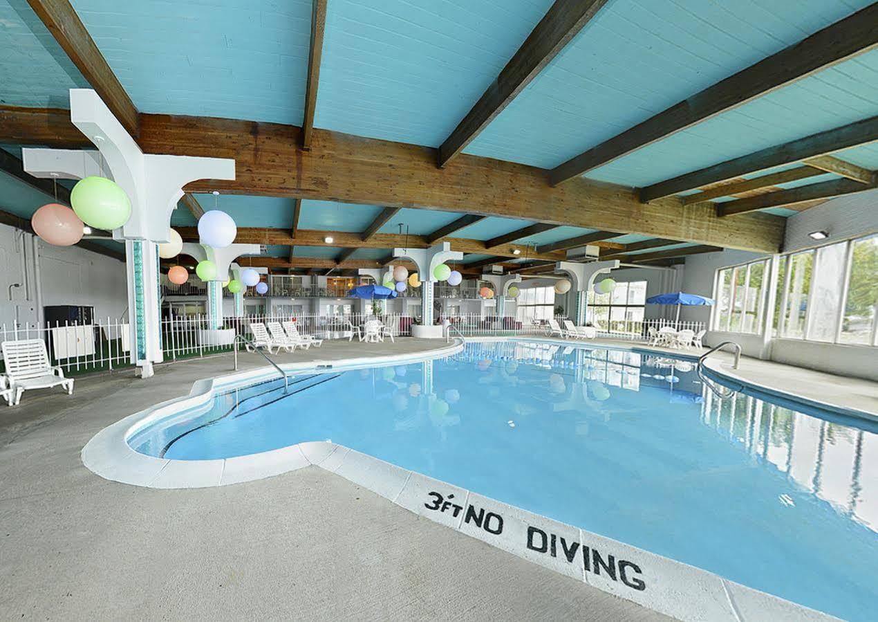 Howard Johnson By Wyndham Saint Joseph Benton Harbor Bagian luar foto