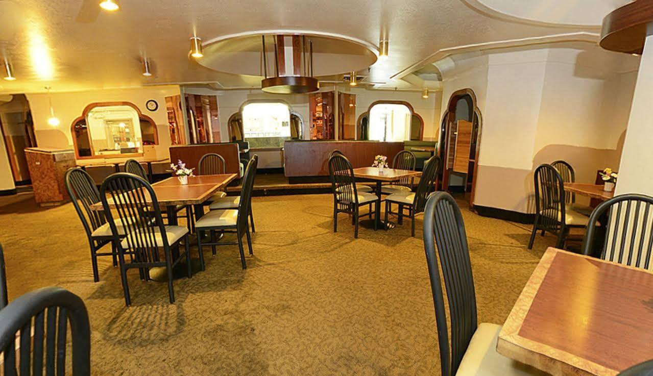 Howard Johnson By Wyndham Saint Joseph Benton Harbor Bagian luar foto